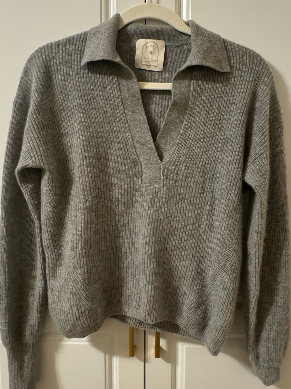 NWOT SUNNY / LEALLO 100% Cashmere Ribbed Polo Sweater Heather Grey Plunge V-Neck